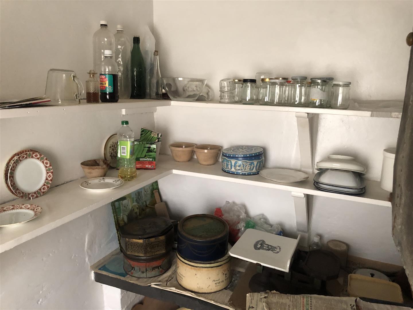 WALK IN PANTRY